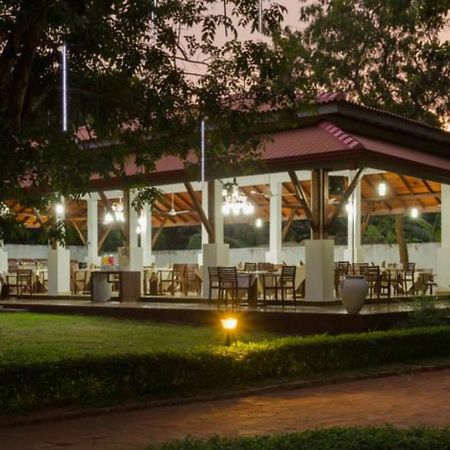 Hotel Chenra Kataragama Zewnętrze zdjęcie