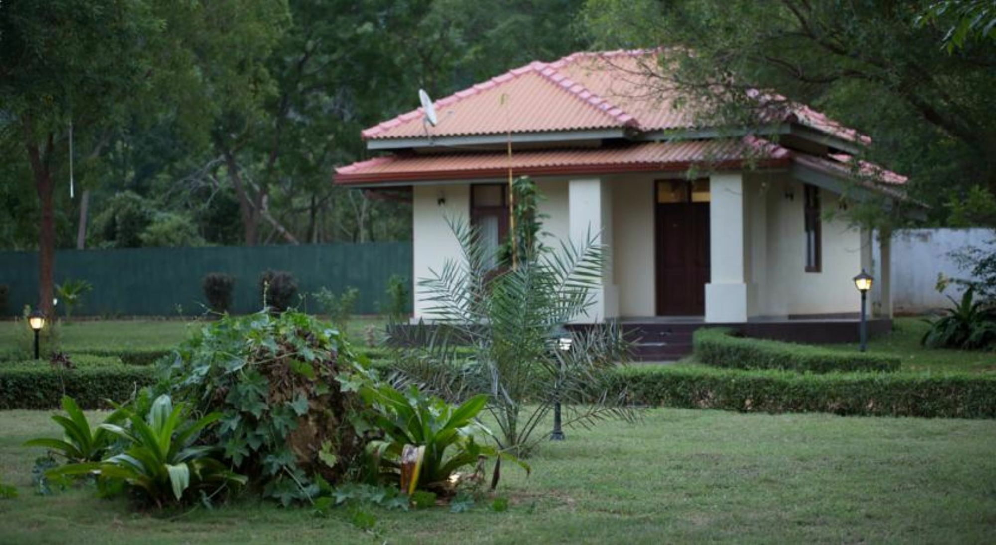 Hotel Chenra Kataragama Zewnętrze zdjęcie